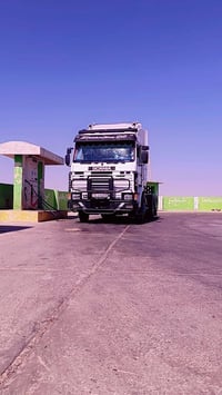 للبيع سكانيه بس رأس وبل سنويه مثبته صهريج ،،بم گهربائي ،الستفسار078036...