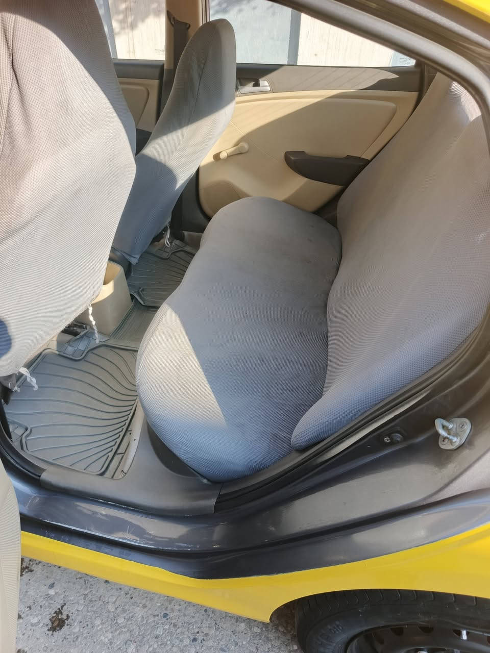 السلام عليكم 
اكسن مضلع موديل 2012كوري
هيئة وغرامه صفر 
گير ومحرك شرط 
ملاحظه بلا ضرر سياره كير عادي وجامات عادي  السعر 88 وبيه مجال العنوان موصل حي ميثاق 
 ***********/ ***********
