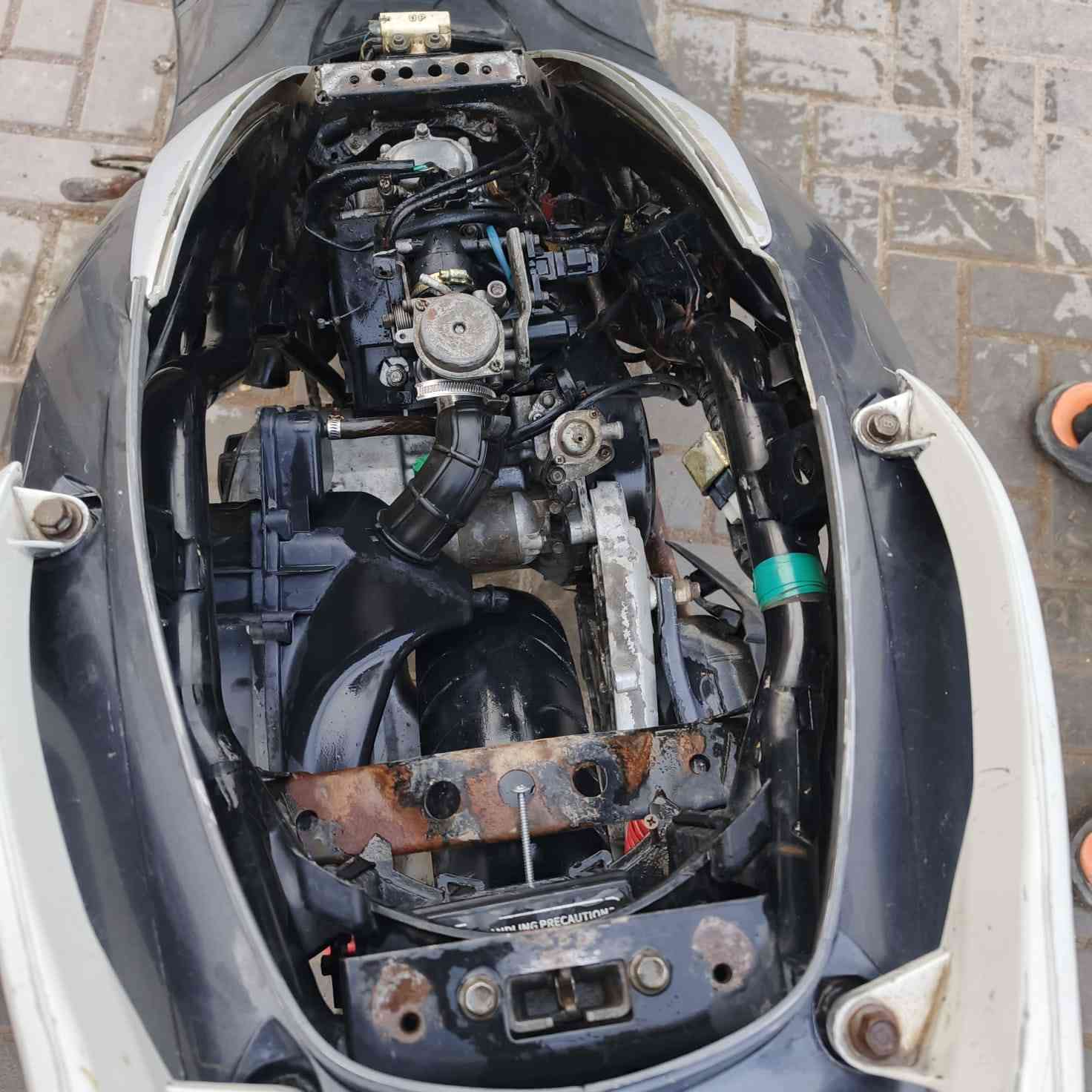 سلام عليكم دراجه سكنس فحل نوزل الدراجه حلوه مكينه مجفته تجفيل كامل يخبل ناعمه الدراجه بيهه صوت بلكلج لامامي منتهي عليهه ادامه نوزل وفيول بم وبلك جديد البارحه كملتهن بس لكلج لامامي بقه واريد ابيعهه دارجه مثل ما بصروه بيهه كم ملاحضه بسيطه  الي تفيده يعلق بلسعر الي يفيده واني بخدمتكم مكانهه بغداد لامين الثانيه ه ***********
