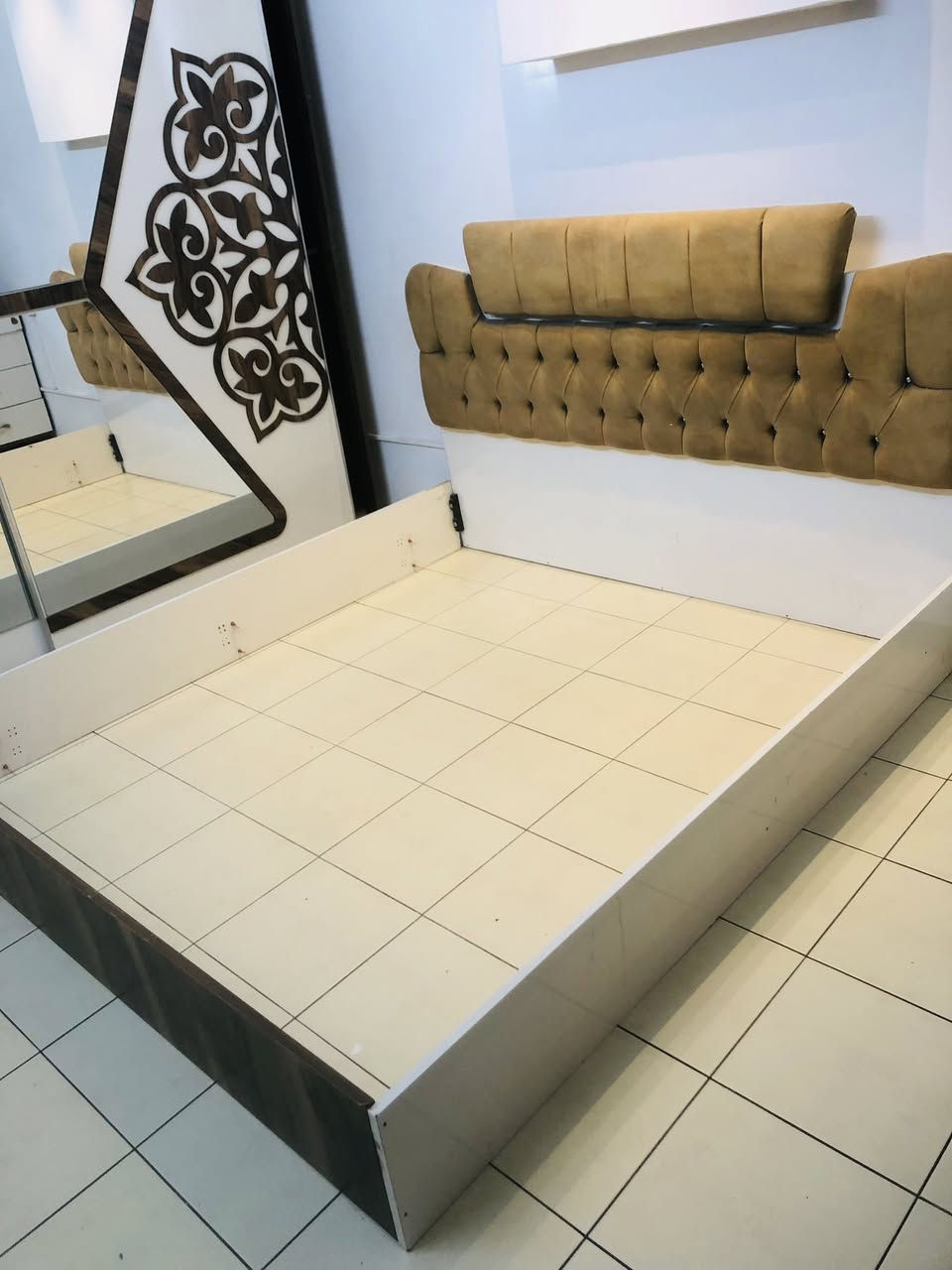 كنتور وسرير بدون صومية وميز مراية ومجرات ب١٠٠ قفل
وتخم. ٦مقاعد ب٥٠ قنفتين وكرسي 
بدون معاملة رجاءا


**إذا كنت صاحب هذا الإعلان وتريد حذفه لأي سبب، رجاءا أرسل رسالة إلى الدعم الفني**