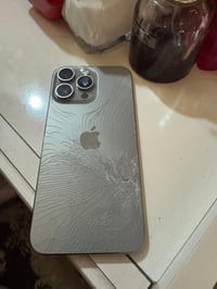 للبيع ايفون 15 برو ماكس الذاكره 256  البطاريه 88  التلفون ما داخل تصلي...