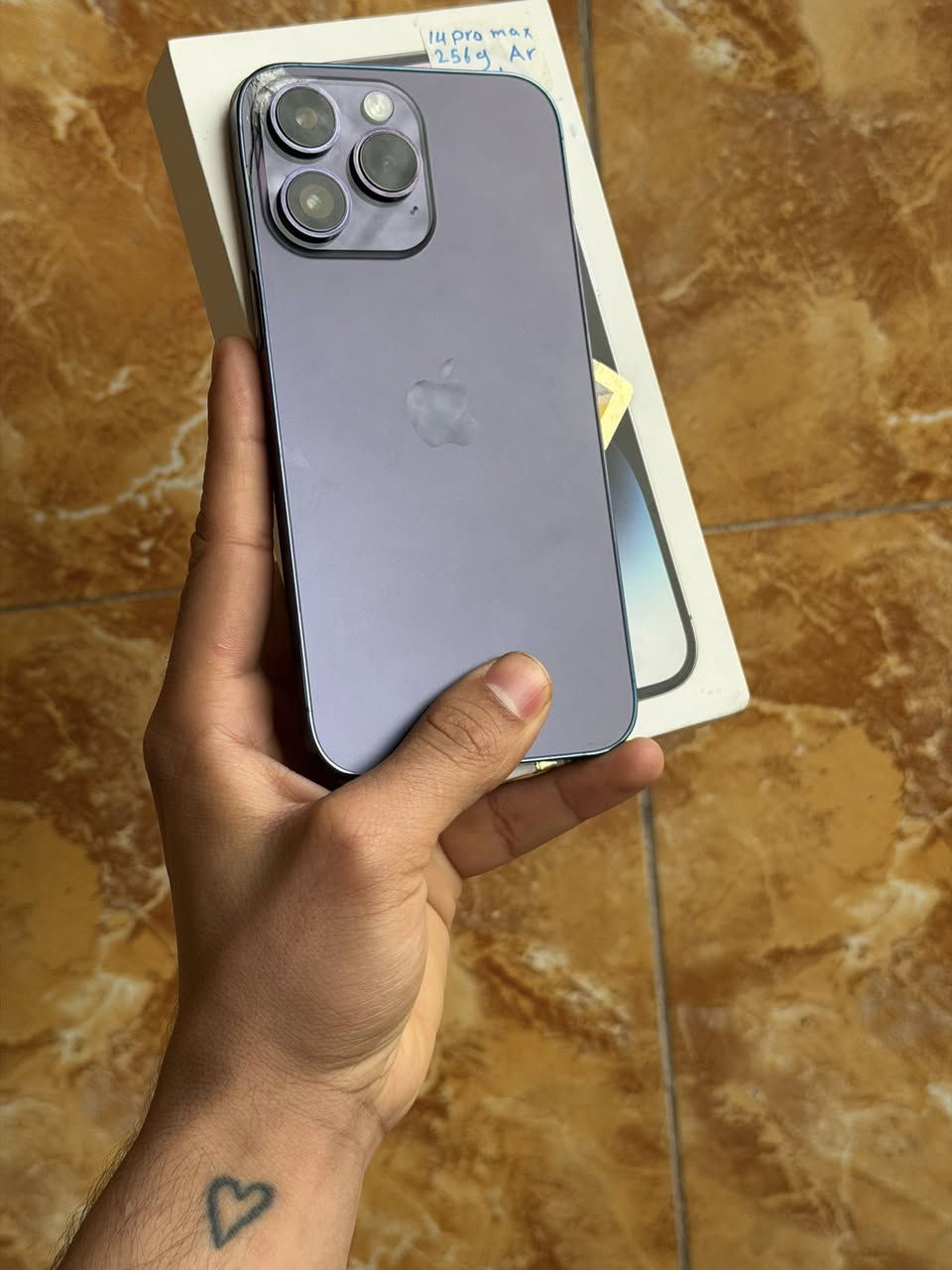 ايفون 14برو ماكس📱
مكفول من كلشي
ذاكرة ٢٥٦✅
 اللون بنفسجي
مفطور كلاس
البطارية 100٪🔋معلايه
ضمان ماستر 
 بغداد الشعلة📍
السعر 750 بي مجال جدا بسيط
***********
