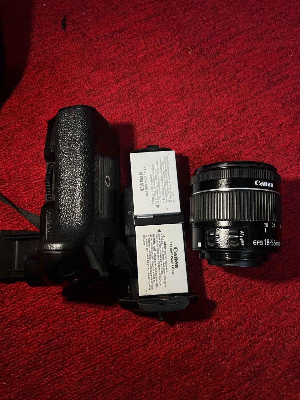 متوفر
Canon D700
كاميرا بحالة ممتازة وتعمل بكفاءة عالية، مناسبة للتصوير الاحترافي والهواة.
📦 الملحقات:
گرب دبل
بطاريتين أصليات
الشاحنة الأصلية
عدسة 18-55
حامل كتف
جنطة وتر بروف مقسّمة

للاستفسار خاص او واتساب *********** البصرة, العراق
