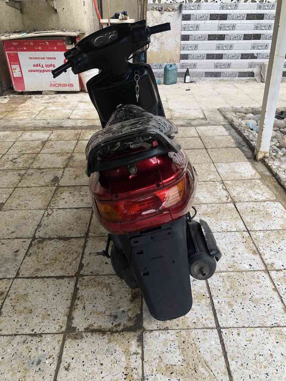 عليكم دراجه حاويه.
النوع فراشه مزوده كلجات امامي خلفي رياضي
خرز رياضي
الدراجه من اول هندر تشتغل  كفراتها نضيفهه كلشي بيها نضيف سعرها٦٥٠ وبيها مجال حك الجيه مكاني ديوانيه
الارقم***********
