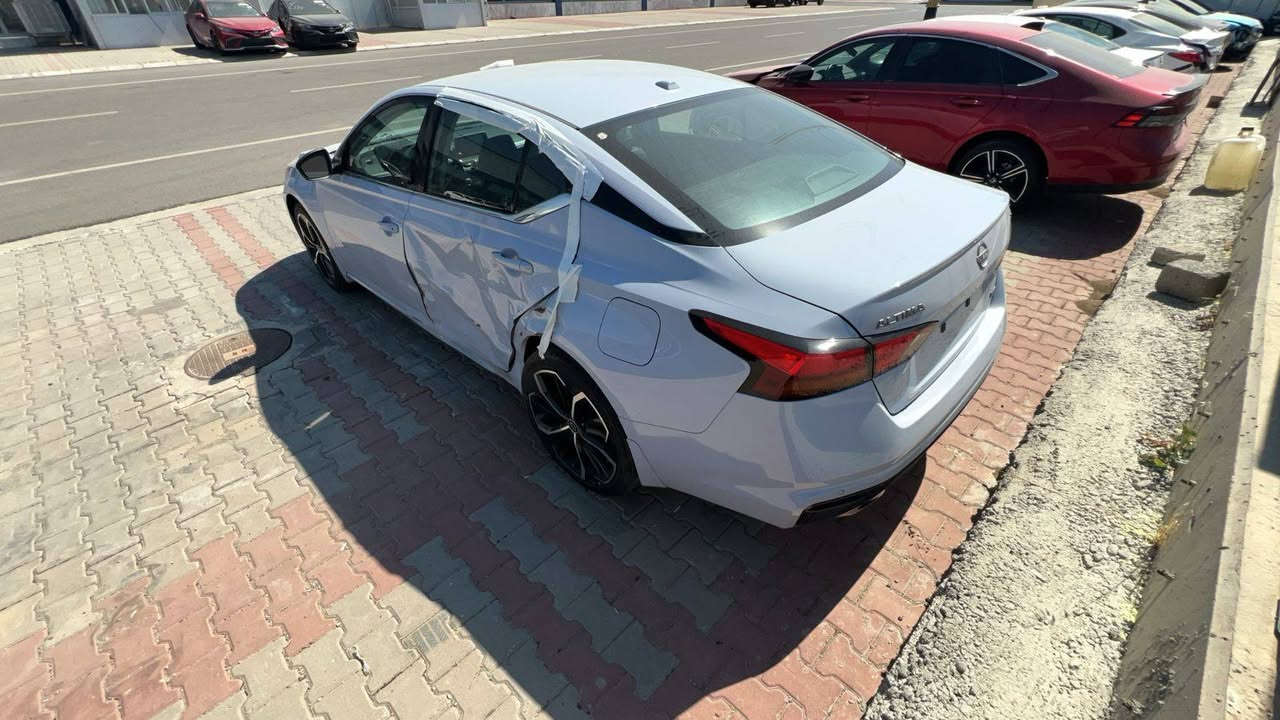 Nissan Altama
موديل 2024
لون اسموك ماشيه 40 الف ميل 
تحكم ستيرن 
شفتات ستيرن
تثبيت سرعه 
بصمة تشغيل 
بصمة ابواب+صندوق 
كشن كهرباء 
رادار 360 درجة 
حجر بلادي 
تبريد ثلج 
تايرات جديد 
ويل SR
تشغيل عن بعد 

السياره حادثها مبين بلصور دخول جديد اليوم وصلت ديالى

السعر 145 وبيها مجال شي قليل حك جيه

الاستفسار ***********
