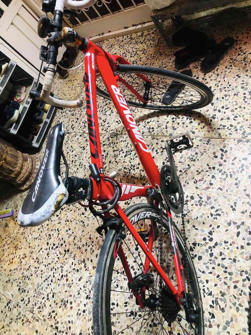 للبيع ROOD BIKE CANOVER🚴 سنة الصنع— 2020/2021
اللون :- احمر مميز🔴

الحجم:-27

النظافة :- 90/100

فولل مواصفاات🚴🔥🔥🔥

المواصفات:- كير من ماركة شيمانو اصل امامي.2نمرة -خلفي.7نمرة—نوع الكير ويه البريك 
نوع البريكات اصل شيمانو + طخم تاير جديد اصلي+ طخم جوب اصلي جديد …بي بعد هواي تفاصيل ماذاكرها 

العنوان:الموصل📍

للتواصل خاص …..او عن طريق رقم الهاتف

***********
