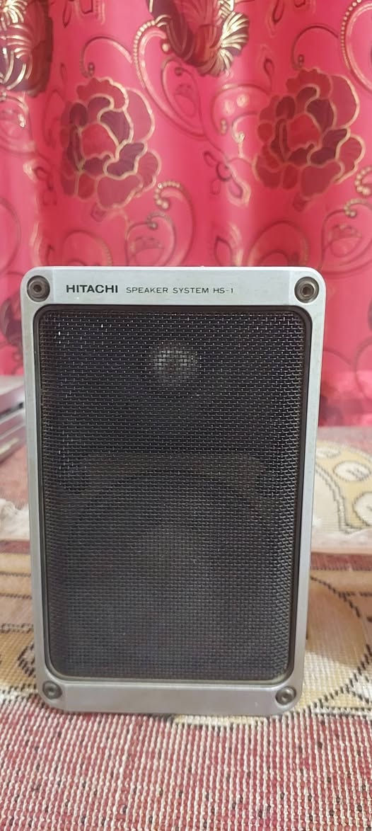 زوج سماعات جدا وزن ثقيل تقريبا كيلو وربع وزن الواحدة صوت جدا قوي نوع هيتاشي تعمل بناظمين ٨٠ واط و٥٠ واط للبيع
***********
السعر ٦٥
