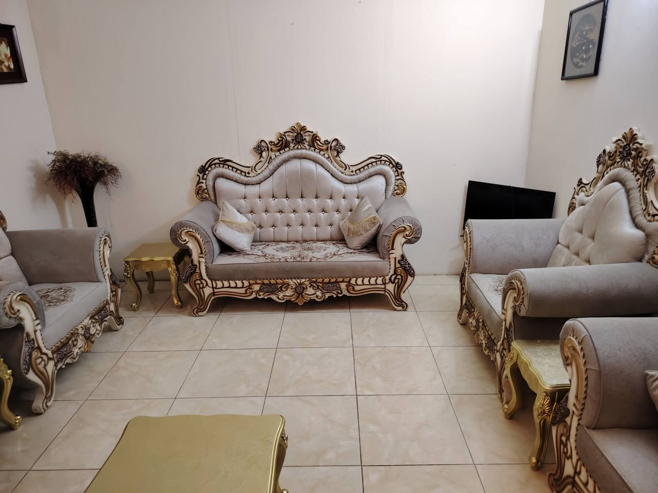 السلام عليكم
تخم عراقي نظيف جدا

السعر 750
10 مقاعد 

***********
