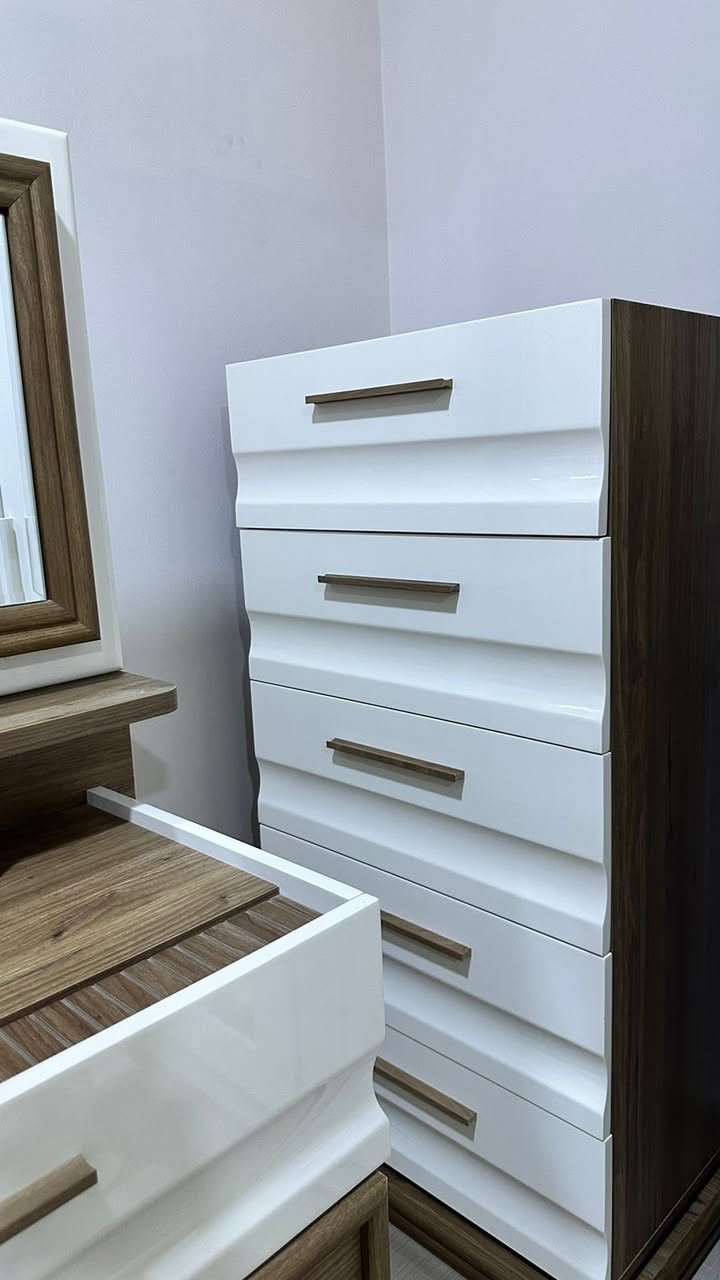 غرفه نوم سعرها مليون و200 اخت الجديده مكان كربلاء والباترينا سعرها 850  وبيهم مجال الاتصال ع الرقم  ***********8
