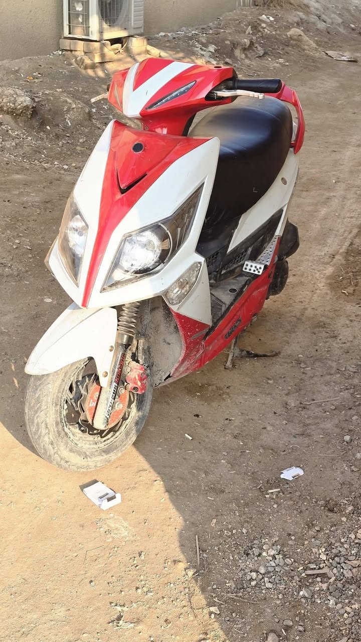 دراجه سيام للبيع جاهزه كلشي بيها شغال سلف كهربائيات لايت اشاير هورن السعر ٤٠٠ وبيها مجال بسيط ***********
