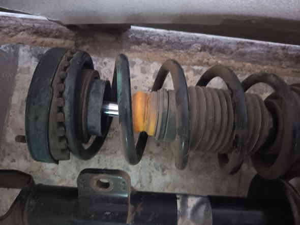 عندي هذني زوج دبلات هنه ولويهن والقواعد مال كصه مشادهن  على سياره وعندي مشط ستيرن هم مال كصه ممشدود بعده للبيع *********** مكان شعله سعر دبلات 150 قفل والمشط هم 150 قفل
