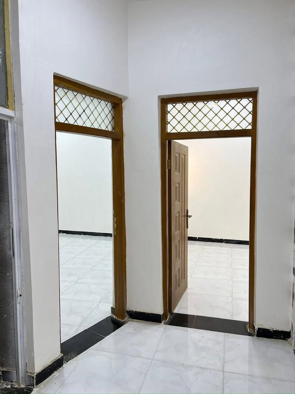 يا الله  اليوم عدنا عرض كلش مرتب بيت 🏡 
مساحه البناء ٢٠٠متر  طابقين 🏯🏩
بناء درجه اولى  المكان عرصات الحاج حيدر حجي هندي حول الخصيمه  قرب التربيه الجديده 
سعر خاص او الاتصال ***********
