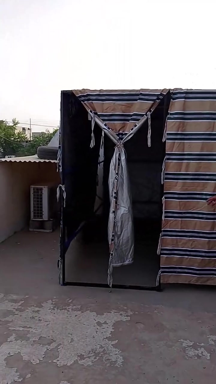 لـلـبـيـع خيمة  سفرات "شغل يد" درجة أولى 🏕️
للأهل الكشتات والسفرات، خيمة تفصال خاص (مو جاهز سوقي) مواصفات عالية ومتينة:
القياس: 3 × 3 متر طول وعرض 
 (ارتفاع مترين) 
المميزات: سهلة التركيب جداً، ومعاها "جادر مطري" يحميك من المطر والهواء.
الحالة: نظيفة جداً وبحكم الجديدة.
الخيمة متعوب عليها وتستاهل، اللي يريد يونس عائلته بالسفرات لا يفوتها.
الخيمة نظيفة وجاهزة تشيلها وتطلع بيها لأي سفرة.

السعر: الله شاهد مكلفني 300 ألف، والبيع بـ 150 ألف فقط 

لأي استفسار، يرجى الاتصال على الرقم:
[ ‏‪ 0770 509 0099‬‏]
