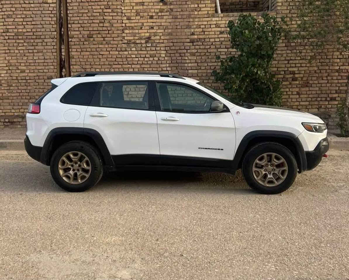 السلام عليكم
جيب شيروكي ترايل هوك 

ابيض موديل 19 

6 سلندر محرك  3200cc

 ماشيه 130 الف كيلو

فول مواصفات

.

رادار زوايه العميه

تعتيم تلقائي

شاشه حجم الكبير

توقف ذاتي مع حساسات 

كشنات جلد 

تدفئة بلكشنات 

كشنات كهرباء 

فور ويل 

تشغيل عن بعد 

رادار جانبي 

حساسات خلفية 

هيترات بلمري

لد نهاري + لايت زنون 

مثبت سرعة 

مضخم صوت 

صندوق كهرباء 

دخول ذكي + ٤ بصمات 

اشاير بالمري 

ترحيب بالمري 

ويل حجم 17

تبريد وتدفئة مناخي منفصل 

السعر و باقي تفاصيل الاتصال

 *********** 

مكان سياره ميسان
