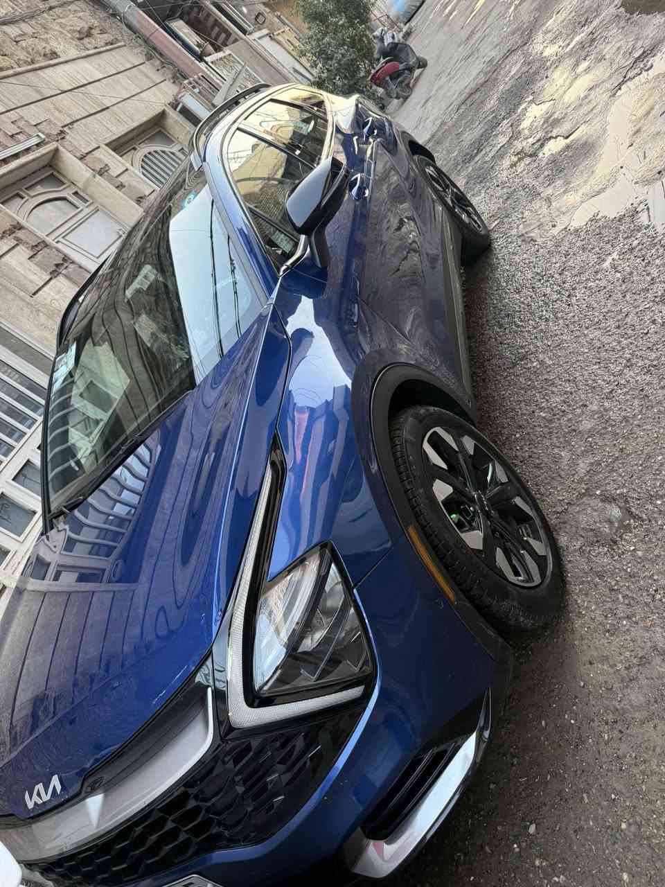 السلام عليكم 
كيا سبورتج برستج موديل 2023 رقم بغداد 
لون جويتي مميز وارد امريكي حادثه جاملغ امامي ايسر وبيه بارد بنيد وجاملغ الايمن بدون صبغ السياره كير ومحرك وصدر وتبريد بعده بحاله الوكاله مابيه اي نقص 
محرك 2500 المرغوب 
ماشيه 60 الف ميل
بانوراما
بصمه تشغيل
بصمه ابواب 
بصمه صندوق 
صندوق كهرباء 
تدفئه كشنات 
شاشه كبيره ممتده ديجتال
كيجات الكترونيه متغيره حسب الوضعيات
وضعيات قياده سبورت . سمارت . نورمال 
كشنات جلد اسود 
كراسي كهرباء فول تحكمات مع ميموري 
اضاءه ترحيب خارجيه وداخليه 
حساس امامي وخلفي 
شاحن وايرليس 
منافذ تايب سي 
منافذ USB
هاند بريك بصمه 
اوتو هولد 
رادارات خلفيه واماميه وجانبيه 
تحديد مسار ذكي 
قياده اليه ذكيه 
نقطه عمياء 
كروز كنترول 
سستم صوت هارمان كاردون 
ميموري كشن سائق وضعيات 
تغير صوت المحرك 
اشارات بالمرايا 
شاشه تحكم ميديا وتبريد 
ستيرن فول تحكمات 
اطفاء ذاتي عنده الوقوف 
فول مواصفات 1/1 
مكان سياره بغداد / السعـــر 186 
***********
