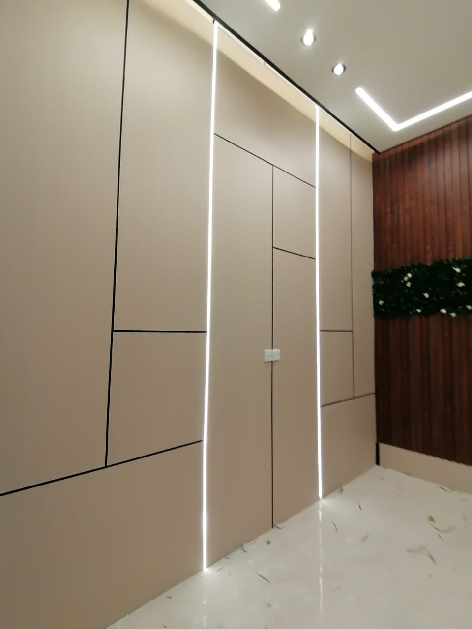 مستعدون لعمل جميع انواع الديكورات الجداريه شي بورد وبديل الرخام وبديل الخشب بعض من اعمال مكتب ابو عبدالله للديكورات 
للاستفسار
***********
***********
