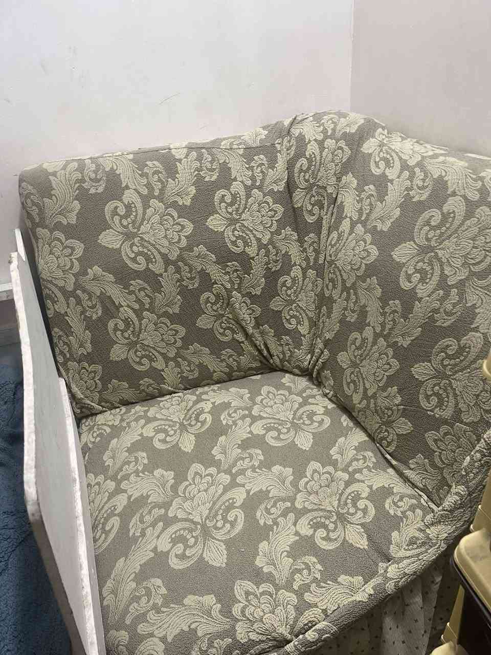 تخم 12مقعد سعرة300الف كنتور اربع بيبان  تسكام ما بي اضرار سعرة350الف مكان الحلة نادر الثانية استفسار ***********
