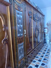 غرفة اخشاب • نظيفة • بلدروز