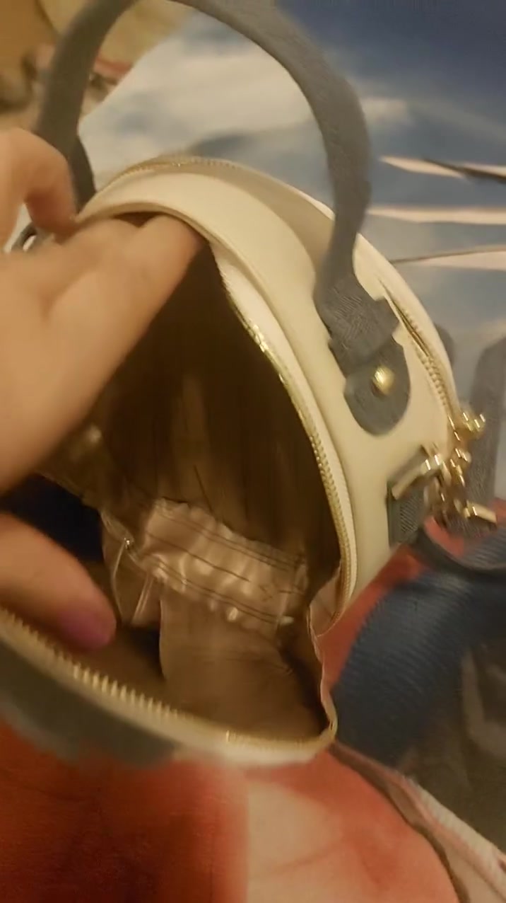 يالسلام عليكم الجنط للبيع الجلد لجوزيه رجاليه اخذتها ب١٥ من حماده ممستخدمه ابد وشوفها زين قفلها ٨والثانيه كوريا جبتها توصيل من بغداد ب٢٨بعشره ابيع مانزل منهن جدد ممستخدمات


**إذا كنت صاحب هذا الإعلان وتريد حذفه لأي سبب، رجاءا أرسل رسالة إلى الدعم الفني**