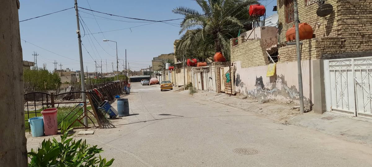 السلام عليكم .بيت للبيع مساحة 240 متر طابق واحد واجهة 12 ونزال 20 بناء قديم طابو ملك ميسان حي الحسن العسكري خلف مركز الشرطة المنطقة مربعة وكدام البيت حديقة  للاستفسار اكثر ***********
