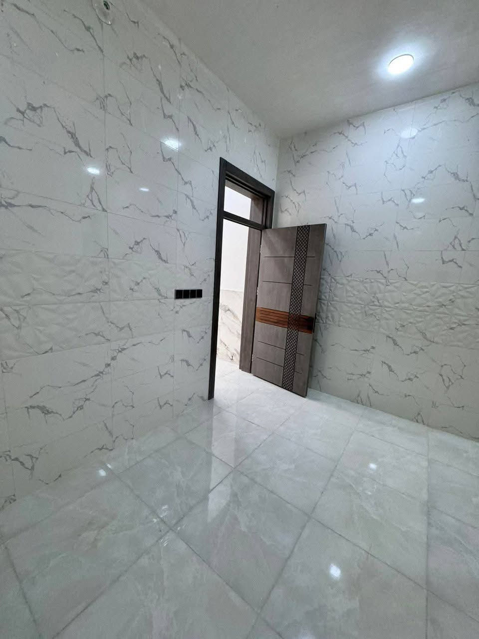 اللهم صلي على محمد وآل محمد
بيوت ثنين كل بيت 100مترطابق واحد اللبيع في كربلاء. مساحه 100 متر طابق واحد واجها 5 ونزال 20 حي العسكري قطاع 16 قرب مركز حي العسكري الموقع📍 خلف الشارع التجاري جنس العقار طابو صرف البيت بناء حديث طابوك جمهوري شغل درج اولئ فول باشراف هندسي 🏡
الاستفسار اتصال واتساب ***********
*********** كربلاء, العراق
