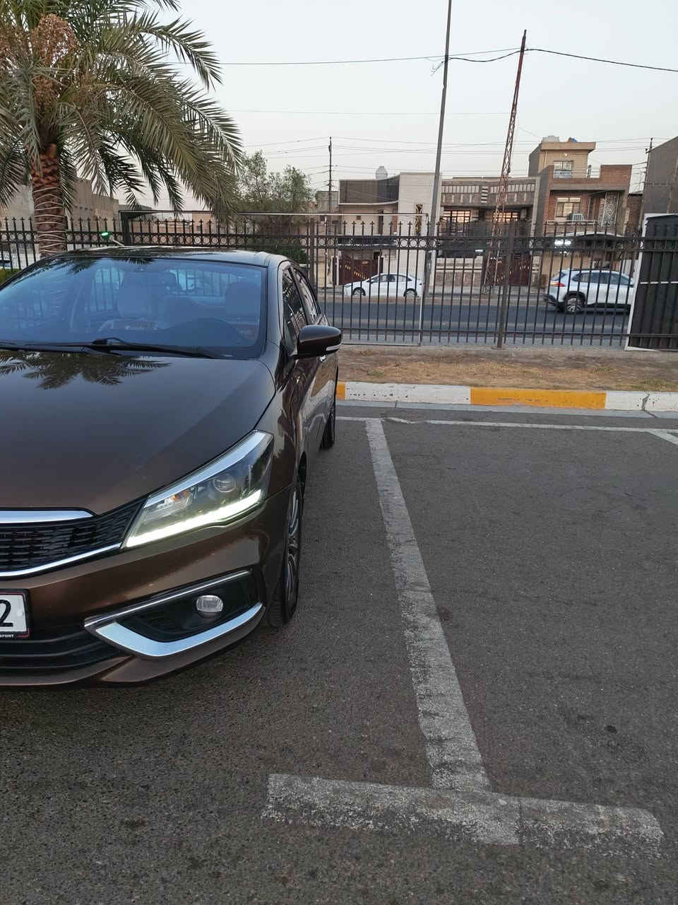 ### **📌 إعلان بيع سيارة**
**نوع السيارة:** سوزوكي سياز (Suzuki Ciaz)
**الموديل:** 2023
**المسافة المقطوعة:** 74 ألف كم
**الحالة العامة:** السيارة نظيفة جداً وبحالة الممتازة (استلام شركة)، لا تحتاج أي مصاريف أو نقص.
**💡 تفاصيل الحجز والأقساط:**
 * عليها إشارة حجز لمدة **سنتين ونصف**.
 * صاحب السيارة يتكفل بدفع الأقساط السنوية بالكامل (السيارة باسمه والتعهد قانوني).
**💰 السعر المطلوب:** 115 ورقة (11,500$) — *وبيه مجال للشراي الجاد*.
**📞 للاتصال والاستفسار:** ***********
