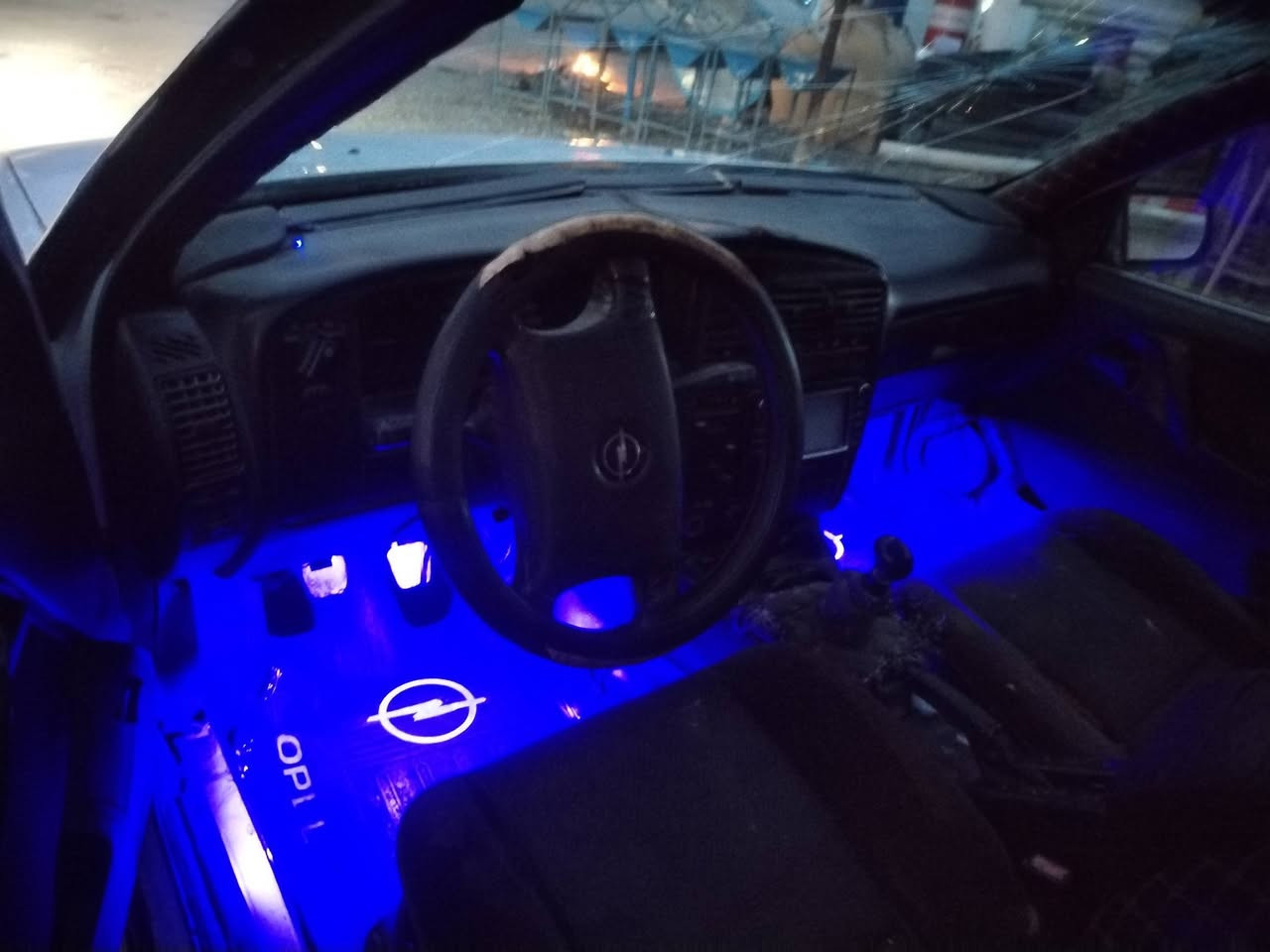 سلام عليكم سياره اوبل اوميكه حجم 24 بيلاد موديل 93 سياره بدون ضرر بدون خياص بدون سبغ كير محرك ابشرط كهرباء كول يشتغل سياره نضيفه جدن سعره 22 رقم كركوك مشروع وطني تحويل موباشر شراي خابر *********** مكان كركوك داقوق
