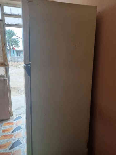 ثلاجه للبيع شغاله نقص فقط غاز الاستفسار الاتصال ع الرقم ***********
