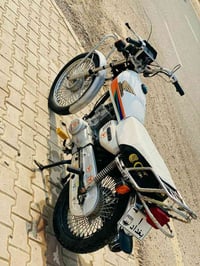 موديل 21 اوراق 3  سعر 375  تواصل 07783928331