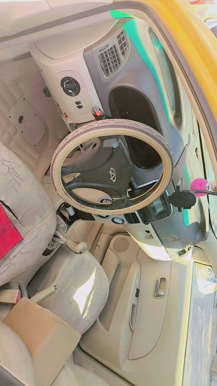 سلام عليكم البيع شيري فلاوين تكسي موديل 13 سياره نضيفه رقم مثنى مصفره هيه وغرامات سنويه بعدهي تبريد شغال كامله سياره محرك بي خيط بخار هستوه بادي بيه سعر 25بيه مجال بصيط مكان سماوة ***********ولا اكو مراوس بخصوصي عادي
