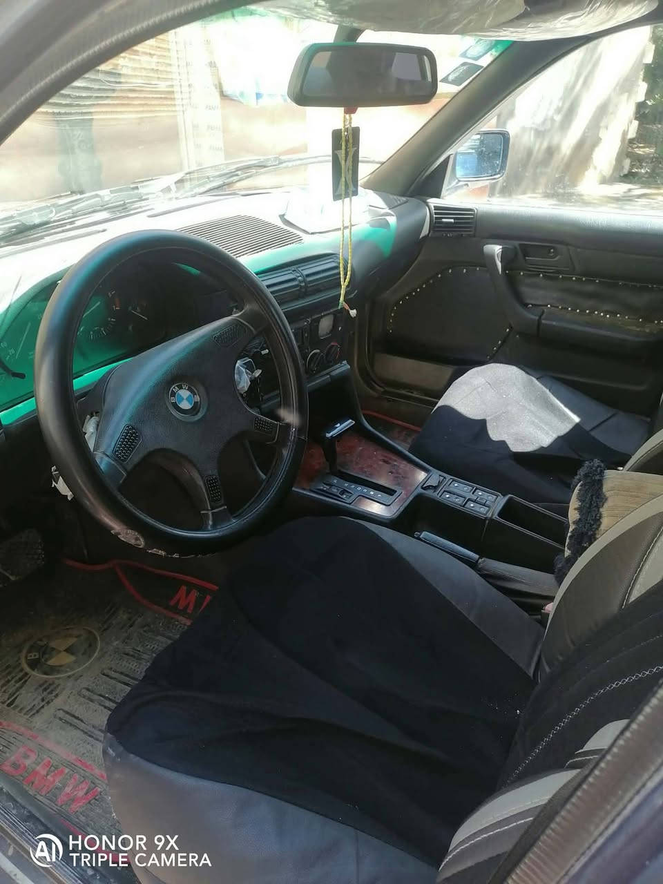 بي ام 525 للبيع موديل 89 أصل بليته وسنوية سيارة نظيفة محرك فل كير حدادية جيد جدا تبريد يحتاج لحيم بوري فقط سلايت دروف ماطور عاطل رقم بغداد دولي بأسمي تحويل مباشر سعر البيع 36 وبيها مجال قليل مكانها ديالى ***********

