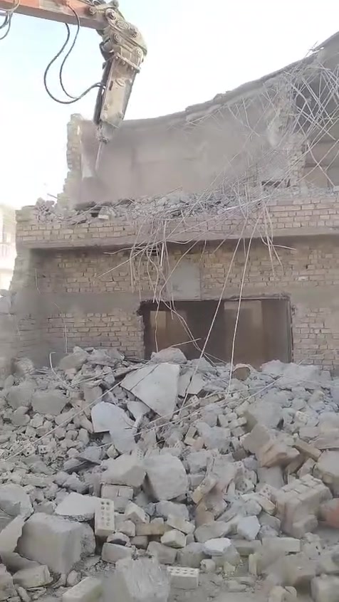 السلام عليكم يوجد لدينا كادر تفليش البيوت وقلع الاراضي و قص الرباطات وحفر جرف وقطع البيوت وتگشير الجذران با نسب السعار بغداد فقط يوجد واتساب اتصل وبخدمتك ***********
