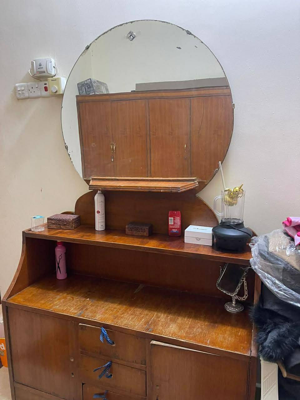 غرفة بيضة نضيفة حيل السعر 900 وبيها مجال المكان حي اور

غرفة صاج نضيفة السعر 500 المكان حي اور


**إذا كنت صاحب هذا الإعلان وتريد حذفه لأي سبب، رجاءا أرسل رسالة إلى الدعم الفني**