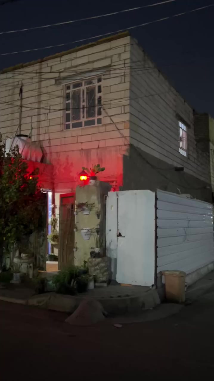 السلام عليكم
بيت ركن بحي الأمير الثانية (نهاية حي العامل)
بفرع قاعة الروان للمناسبات 
بمساحة 70 متر الواجهة 5.2 البيت بلدية وماشيين بالمعاملة وكاملة والمنطقة راقية والجوارين ناس محترمة وجميع الخدمات متوفرة أكيد من عقود 
والبيت ركن ويبعد ثواني معدودة عن كيات حي العامل
وهذا التصوير للطابق الأرضي أما الطابق الأول فيتكون من سطح وغرفتين فقط
سعره 37 مليون 
للتواصل واتساب أو إتصال 
***********
