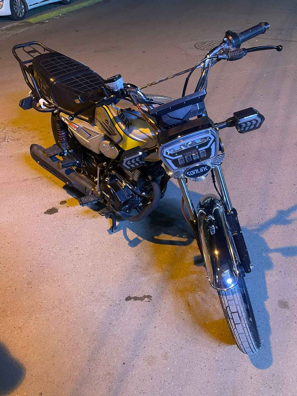 سلام عليكم إيراني سونك 2025  صاره شهر نازل من رمبه دراجه اخت جديده اي نقص مابيه بيه بصمتين دراجه كهرباءيات كله شغاله بس بيه هاي ضربه صغيره بل تانكي ومصوره فديو سعره 850 مكاني الاعضميه رقم***********
