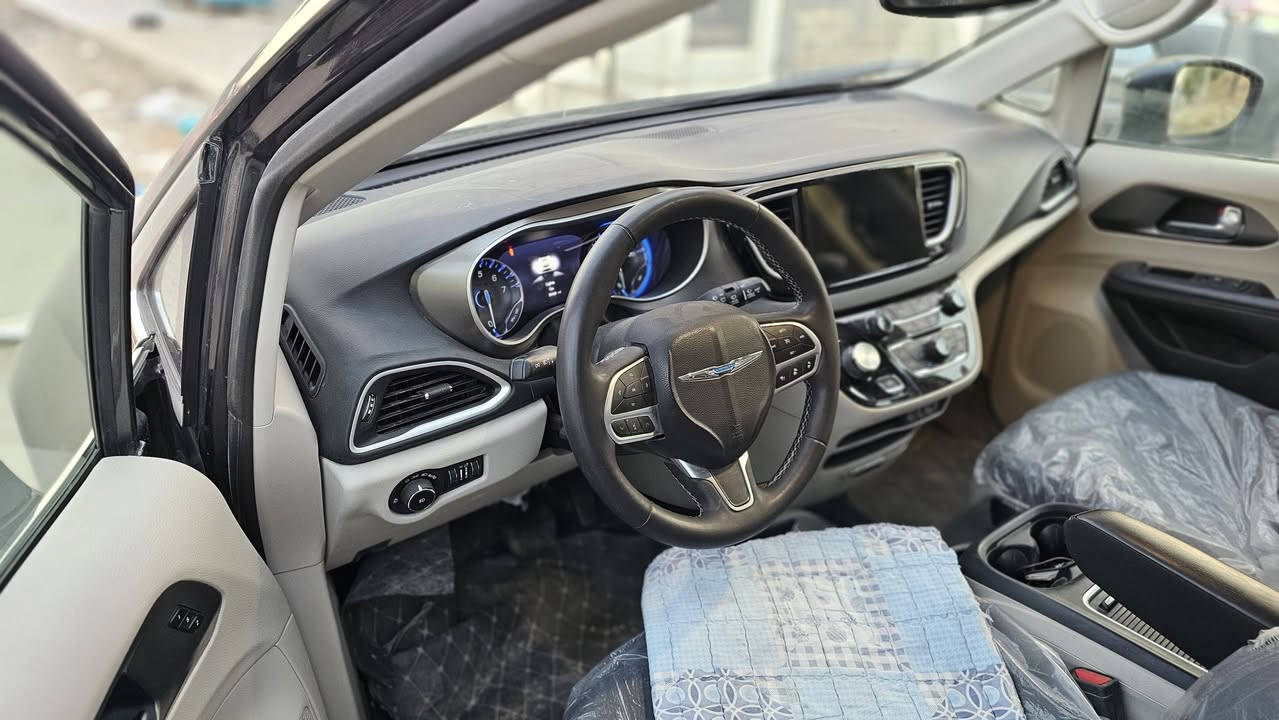 سلام عليكم... 

2023  كرايسلر باسفيكا بانزين 
 
رقم بغداد الانكليزي 
ماشيه 29 الف ميل 
1-كامرات خلفيه دواره
2- هندبريك بصمة 
3- تشغيل عن بعد  
4- رادار جانبي 
5- بيبان كهرباء  
6- صندوق كهرباء شفط 
7- رادار امامي خلفي 
8- كشنات  منفصل
9- مانع انزلاق 
10- نظام ستوب بارك 
11- لايت لدالشكل الجديد 
12- تنبيه الخروج المسار 
13- شاشة كبيرة كاربلاي 
14- تبريد مركزي ثلاثة قطع 
15- تدفئه كراسي وستيرن
16- تحكم استيرن فول 
17- بردات داخلية 
18- اشاير بالمري 
19 -محرك 6 سلندر 3600 
20- كير ماوس 
21- نقطه عمياء 
22 - كشن كهرباء + خزن 
مكان السياره الناصرية المركز ...السعر ١٩٠ وبيه مجال 
       ☎️ ***********
