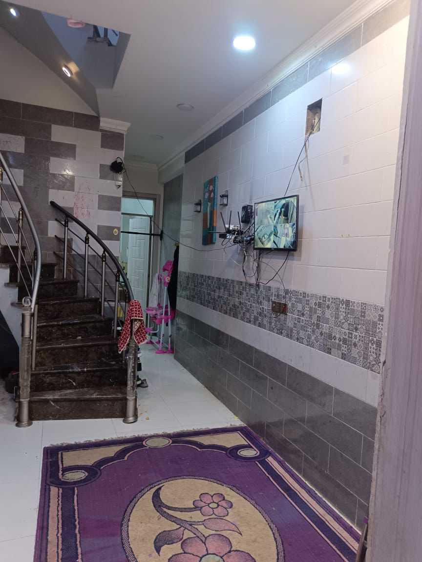 مشتمل حديث للبيع
المساحة:85م. واجهة:4.25م نزال:20م

يحتوي على مدخلين استقبال مطبخ خدمات وغرفة نوم

وغرفتين نوم وخدمات في الطابق الثاني

للاستفسار اكثر الاتصال على الرقم التالي 
*********** 
او مراجعة مكتب الدار للوساطة العقارية الكائن في حي البنوك بداية شارع الكنيسة من جهة الجسر
