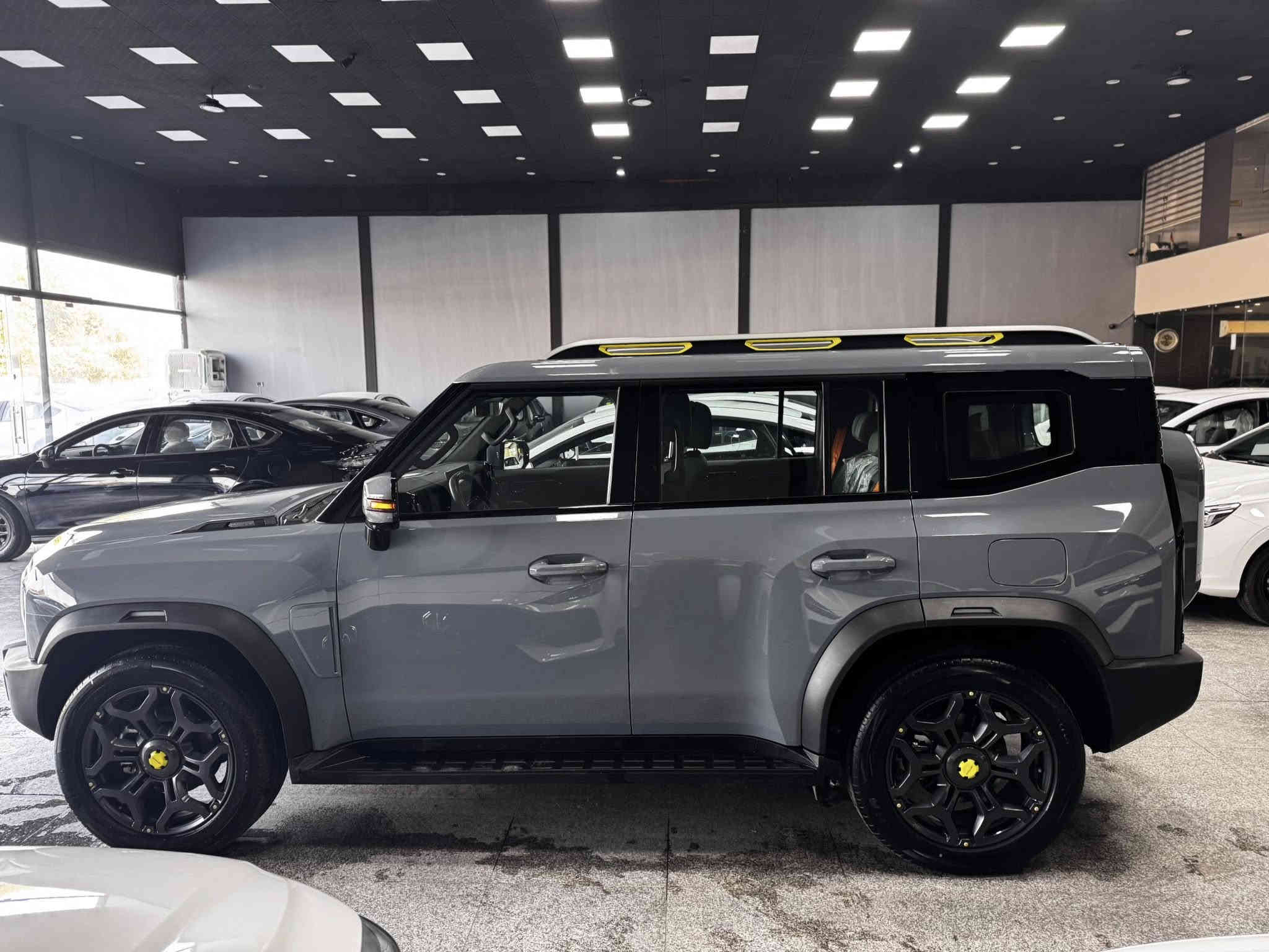 جيتور T2 زيرو للبيع موديل 2025
وكالة هارلم 

المواصفات 👇🏻: 
🔹بانوراما 
🔹حساسات امامي خلفي
🔹كامرات 360 
🔹كشنات جلد 
🔹تبريد قطعتين 
🔹شاشة عرض حجم كبيرة 
🔹ثلاجة 
🔹تشغيل عن بعد وبصمة عدد 2 
🔹انعكاس الشاشة 
🔹منفذ 2 USB
🔹مصابيح LED كافة السيارة
🔹ناقل حركة 7 سرعات
🔹منفذ تايب سي
🔹اوامر وتحكمات صوتية
🔹مثبت سرعة 
🔹محرك 2000 تيربو اقتصادية بمعنة الكلمة
🔹داخل السيارة زيتوني رياضي وكشنات جلد رياضي
🔹نظام مراقبة ضغط الاطارات
🔹ضمان 6 سنوات للسيارة و10 سنوات للمكينة والكير 
🔹السيارةماشية 35 km
السعر258$
مواصفات السيارة معروفة فول الفول 💯💯

مكان السيارة دهوك
***********
***********
