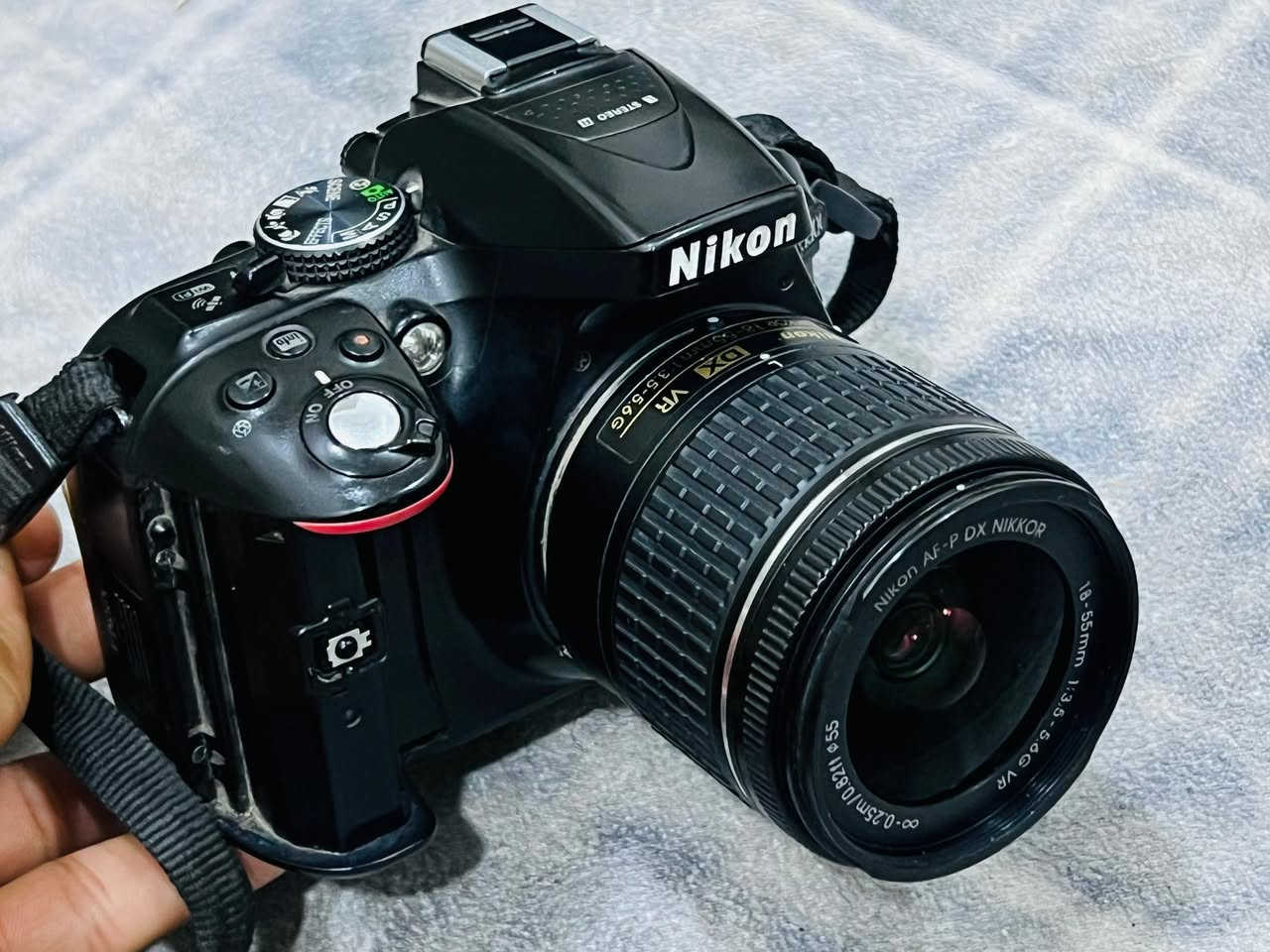 عدسه الاصليه 18-55

مع زوم رياضي 300-70

شاشه قلاب بحجم 3.2بوصه

صوره بدقه24.2 ميجابگسل 

فيديو بدقه 1080p HD60🎥 فريم با لثانيه 

الكاميرا تدعم Wi-Fi وتدعم GpS

الملحقات الكامره 

گرب حامل بطاريتين +شاحنه +كيبل نقل صور  العنوان ناصريه سوق الشيوخ 

التواصل ***********
