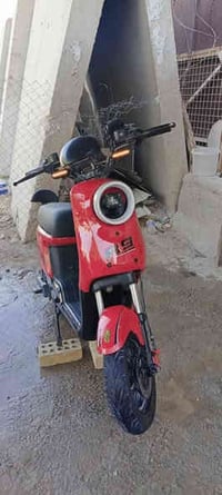 دراجة R9للبيع  اخت الجديده  كلشي مابيهة  السعر 400 أو بي مجال بسيط للا...