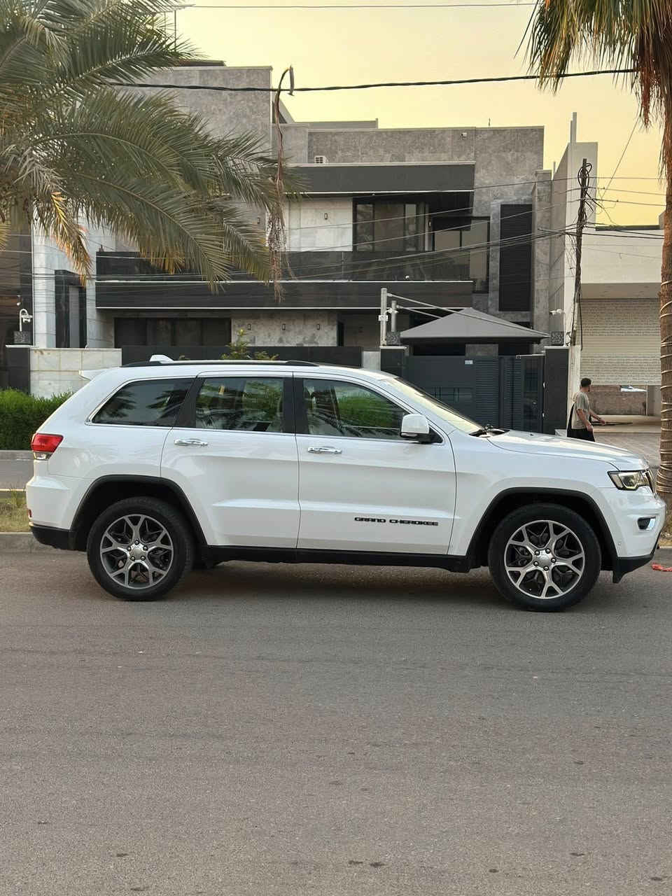 السلام عليكم 
للبيع او مراوس حسب القناعه
جيب كراند شيروكي
الفئه لمتد بلاص
وكاله خليجيه
موديل 19
فوول مواصفات
رقم بغداد
اخوان السياره خليجيه وكاله مكفوله من الصبغ والضربه
بيه بارد بالباب الايمن الامامي تقريبا شبر او اقل
السياره نظيفه وجديده وجاهزه
رقم بغداد هزه جديده رقم جديد
بدون اي نواقص
مواصفات اللمتد بلاص معروفه
مارس يم الكير 
داخل كريمي
فتحة سقف
شاشه اماميه وشاشتين خلفيه يعني ام ال3 شاشات
دمام بالصندوكء
باب خلفي كهرباء
مري جانبيه ووسطيه كهرباء
تدفئه تبريد كشنات
رادارات جانبيه خلفيه
ويل كروم بلادي ابو الخليه
استيرن كهرباء
السياره 4X4
وباقي مواصفات الجيب المعروفه
السعر ب260$ ورقه وبيه مجال بسيط
مكانه بغداد 
واي استفسار اني حاضر

***********

***********

( محمد الصعب )
