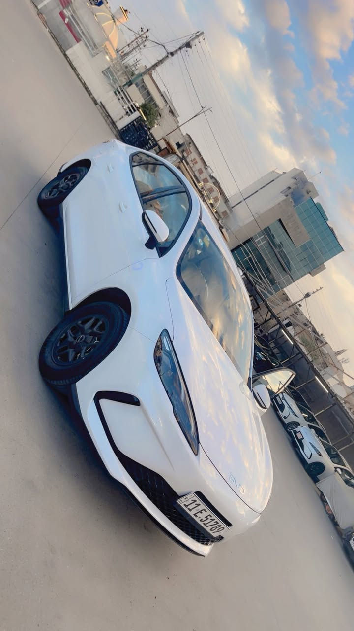 السلام عليكم بي واي دي byd سيل 5 2025 ماشيه 5700 فقط السياره جديده باسمي رقم بغداد تحويل ثاني يوم بيها رصعه ب جامرلغ الامامي ترجع bdr سعرها 20200 وبيها مجال بسيط مكانها بغداد السيديه 
للتواصل *********** موجود واتساب
