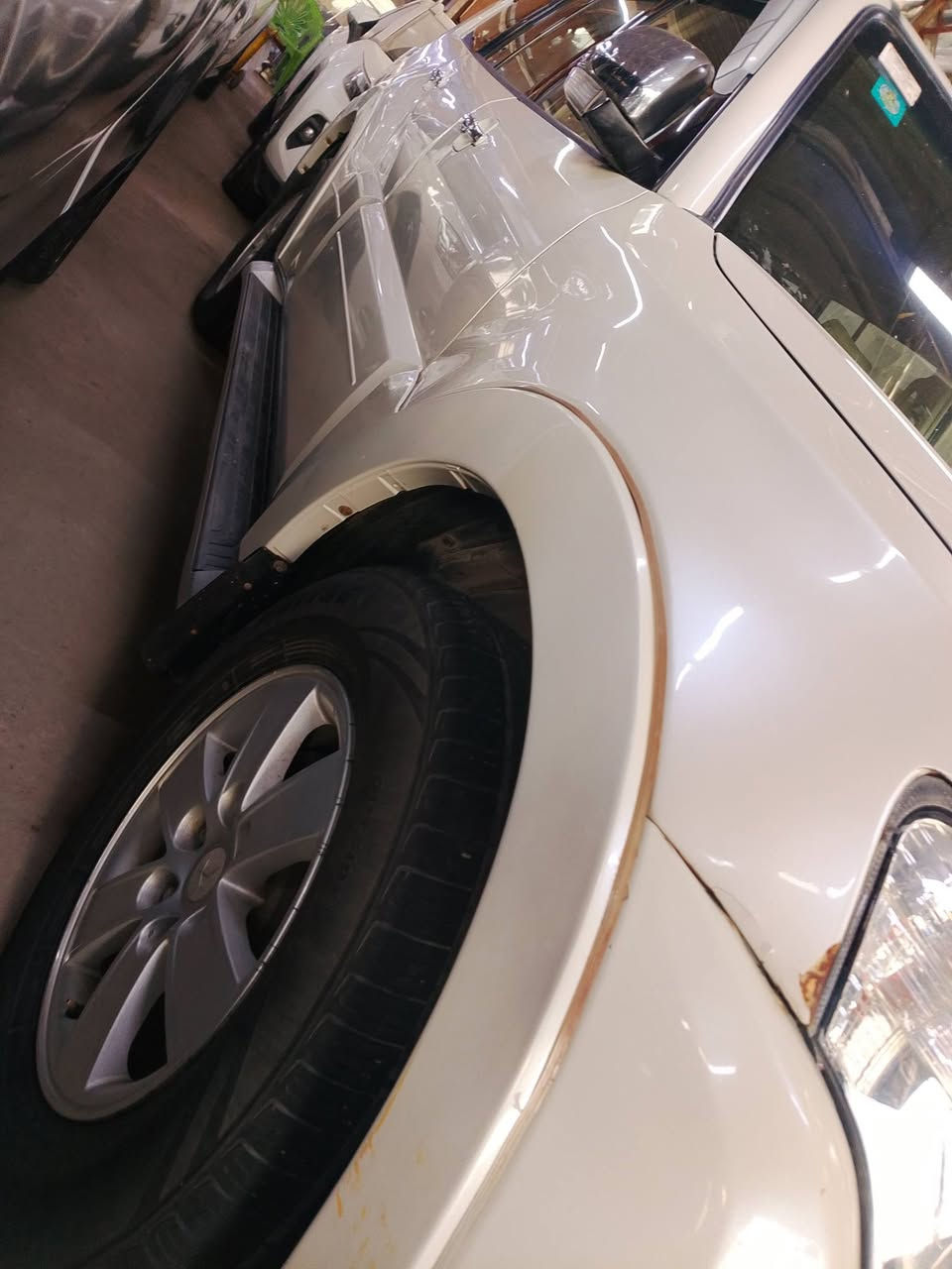 ..السلام عليكم 
باجيرو حبتور موديل 8 خليجي سياره فول مواصفات 
بي ربع جملغ مامي صبغ قليل فقط باقي كفاله عامه سونار موجود بل منشور.. كير محرك تبريد مكينه كفاله عامه 
تخم تاير شواصي مكفولات بلادي تبريد ثلج سياره جاهزه من كل نواحي بل عافيه ياخذها سعار 125$بي مجال حك جيتك العمله العنوان بغداد بلديات نتصل وتدلل 
***********
