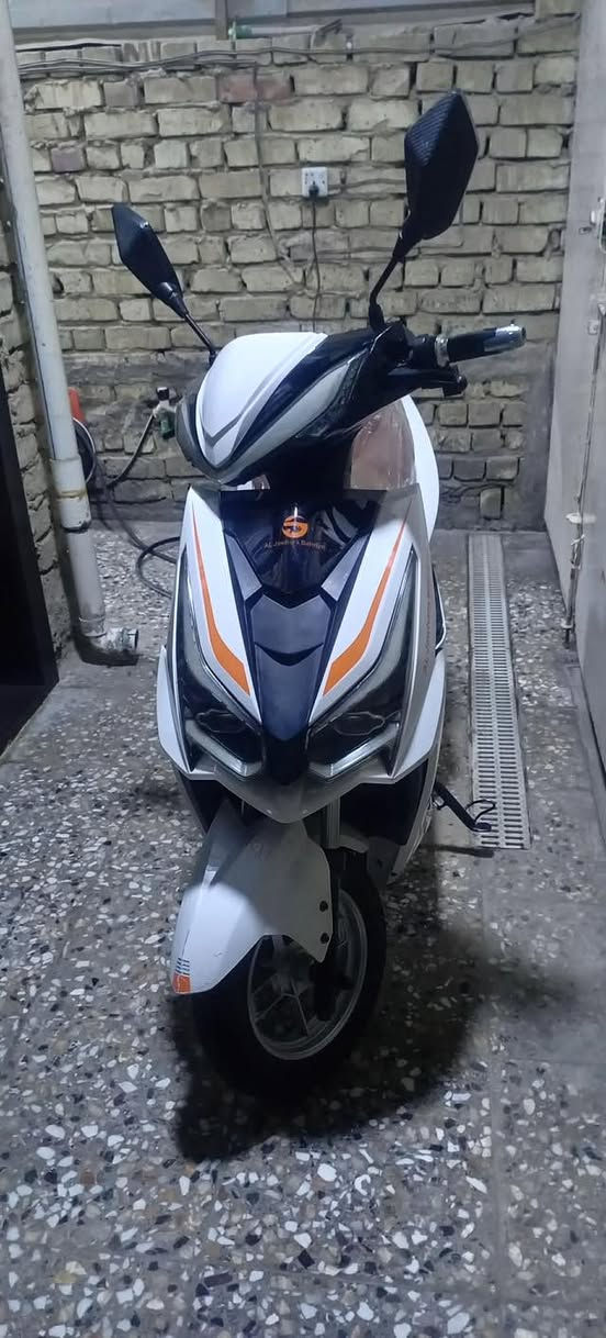سكنس ٢٥ حديث ست بطاريات مسطره كامله مابيه اي نقص فول مواصفات شركة الجوهرة ملف ٢٠٠٠ بيها سويجين وبصمتين وتشغيل عن بعد وجهاز إنذار لايت عالي ناصي زنون اشاير يمنه يسره دبل اشاره هورن كهربائيات كله شغاله السعر ٦٥٠ وبيها مجال 
مكاني بغداد حي الجهاد ***********
