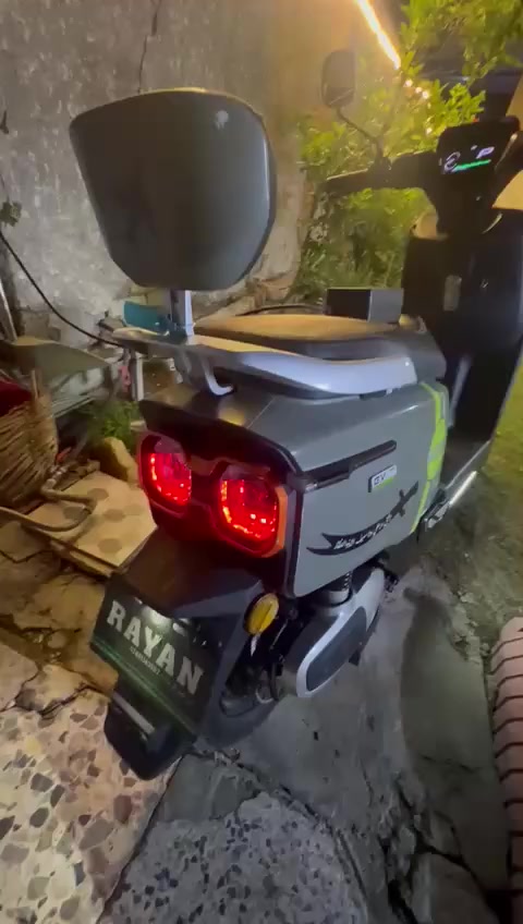 سلام عليكم 
ريان ام عيون صارلها ٣اشهر من مشتريها دراجه جديده 
نضام R
نضام P 
6بطاريات مسطره 
سرعتها 60حقيقي
زنون عالي ناصي 
سعرها 750
بغداد حي العامل 
***********
