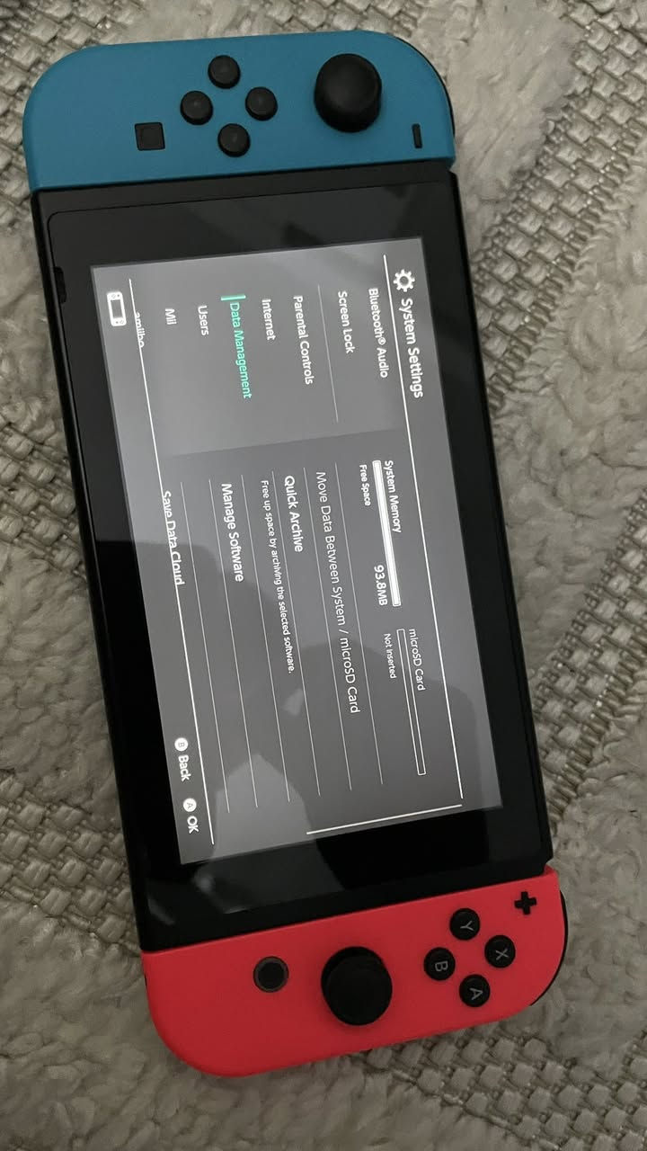 سلام عليكم اخوان ...نينتندو سويتج للبيع v2 اصدار 2021 الفيتنامي مو الصيني اخو الجديد بدون ملحقات فقط گيبل للبيع السعر 230 الف بي مجال قليل كلش ... للاستفسار ***********

