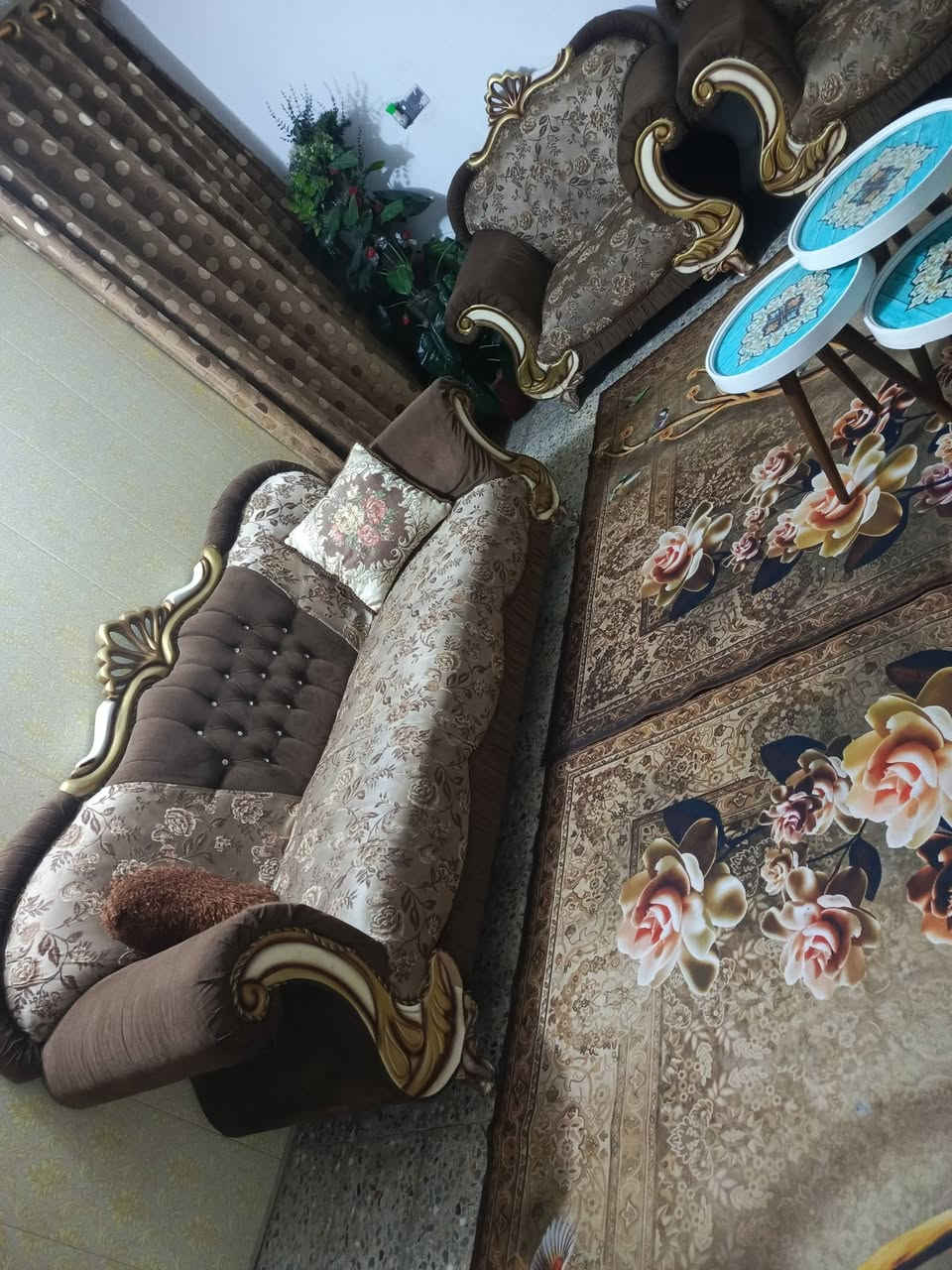 السلام عليكم تخم لبيع 10مقاعد سعر 400وبي مجال ***********
