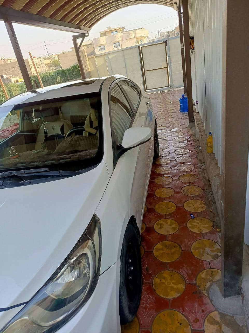 اكسنت 15 خليجي رقم بصره الدولي سياره سياره فول تنته شاشه تخم تأير صالي سبوع من شاده  مكفوله من الضربه القويه والحوادث 
بيه طخه بلباب عكس السايق وممصلحه والمصطره مال صندوك صبغ فوق الرقم بس بلصندوك والتبريد نقص بس كمبريسر سياره نضيفه وخير من الله 
المكان الغزاليه شارع 60
وين تريد أداور السعر 
103
***********
