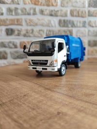 حجم ١/٤٣ • قطع نادرة