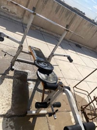 عندي جهاز بنش رفع أثقال متعدد الاستخدامات بحالة ممتازة جداً ، مثالي لل...